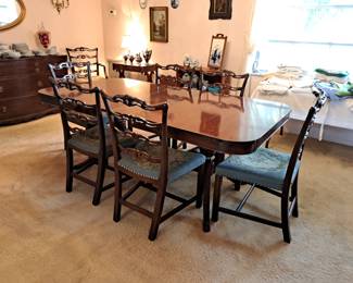 MAHOGANY DINING TABLE 