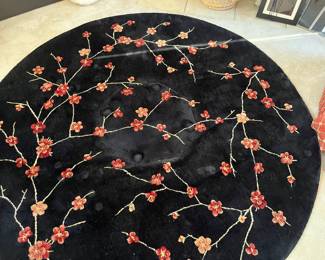 Round area rug  (5 1/2ft.)