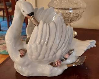 Large Dresden Swan Planter