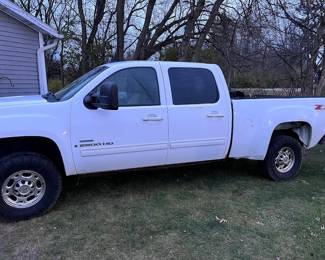 2007 GMC Sierra SL pickup 4d 6 1/2 ft