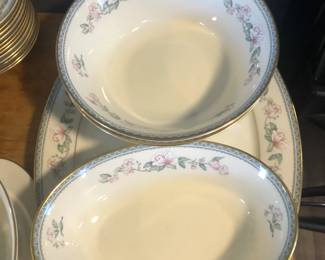 Lenox Serenade China set for 12+ serving pcs