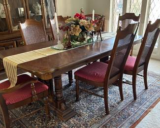 Mid Century Modern Broyhill Dining Table, 2 Armchairs and 4 Chairs