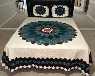 Beautiful Handmade Hand Stitched Amish Country Green Red White Quilt 