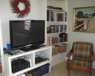 Panasonic 41" TV, vintage writer's chair, Edvard Munch reproduction, books, decorative wreath
