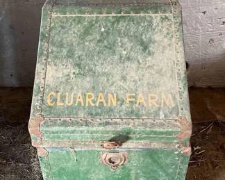 Green Cluaran Farm Trunk With Contents Inside
