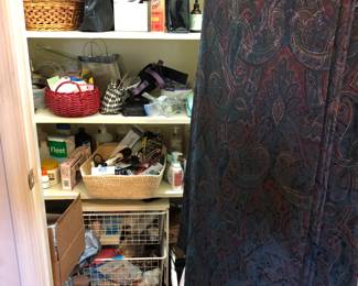 Various bath products and electronics