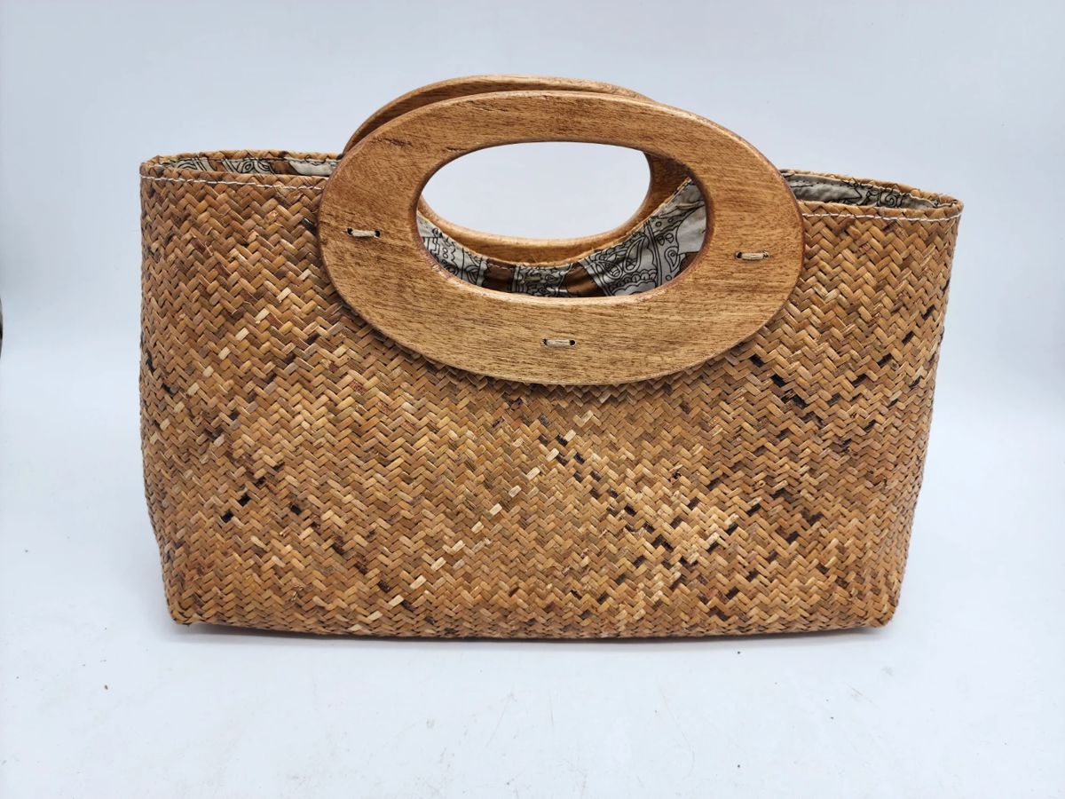 FASHION*CLOTHES*PURSES*SHOES WOMENS starts on 12/2/2023