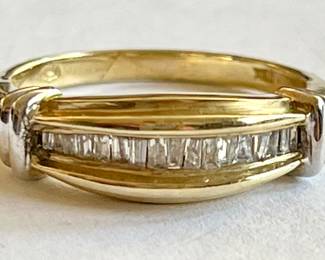 10k YELLOW GOLD & DIAMOND RING 