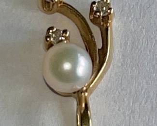 14k YELLOW GOLD CHARM / PENDANT WITH PEARL AND DIAMONDS 