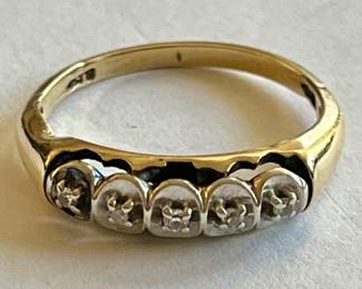 10k YELLOW GOLD & DIAMOND RING 
