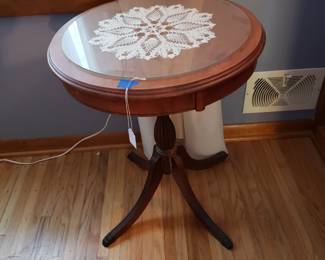 Pedestal table
