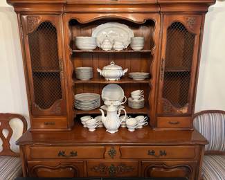 Country French dining room furniture, Porcelain Tableware