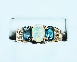 Ethiopian opal in yellow gold 