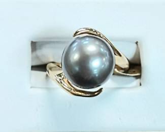 Large 10mm Tahitian Pearl Ring in 10k yellow gold 