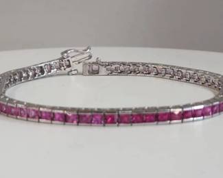 Graduated color created pink sapphire stones in 10k white gold