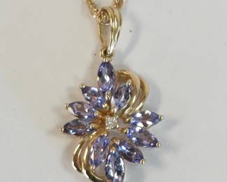 Tanzanite cluster yellow gold necklace 