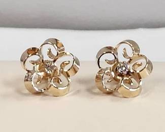 Hand made 14k diamond flower earrings 