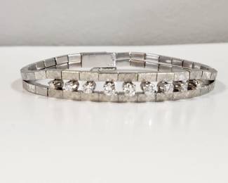 Diamonds in white gold bracelet
