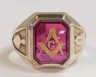 Men's Masonic ring in yellow gold 