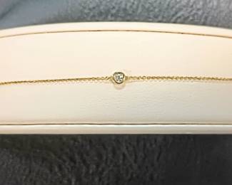 Single diamond on a thin bracelet 