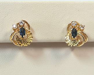 Blue stones in yellow gold earrings