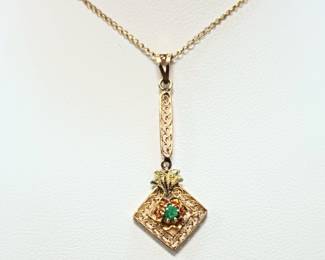 Antique lavalier with an emerald in yellow gold 