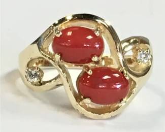Coral and diamond yellow gold ring
