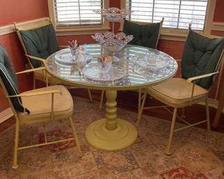 Woodard Table & 4 Chairs