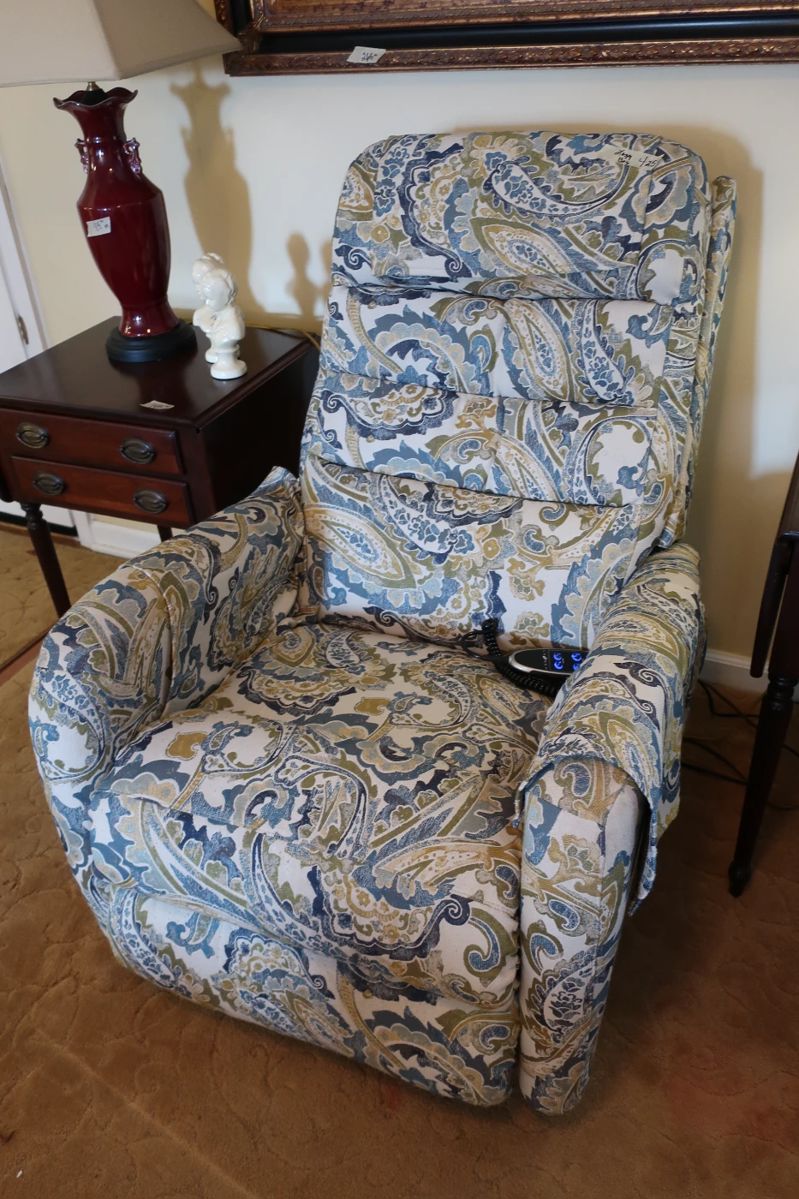 DIVINE FINDS ESTATE SALE IN AUGUSTA starts on 12/8/2023