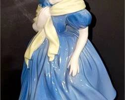 Lot 015   3 Bid(s)
Royal Doulton " Adrienne " HN2304 Bone China England figurine