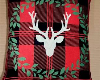 Lot 019   0 Bid(s)
Festive Holiday Reindeer throw pillow