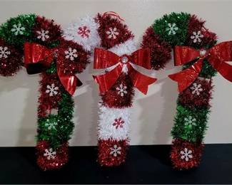 Lot 093   1 Bid(s)
(3) Tinsel Candy Cane with bows decor
