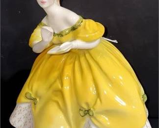 Lot 147   3 Bid(s)
Royal Doulton " The Last Waltz " HN 2315 Bone China England figurine