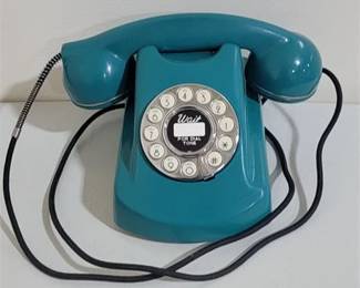 Lot 008   2 Bid(s)
Vintage Turquoise Rotary phone