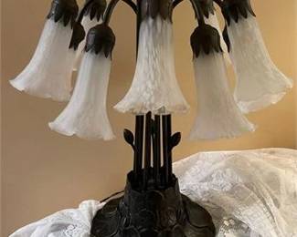 Lot 001   17 Bid(s)
Vintage tulip lamp with heavy metal base
