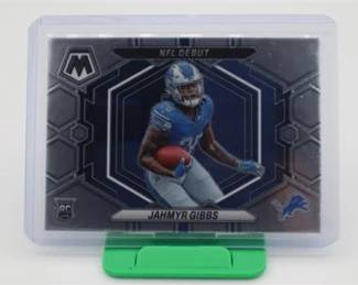 Lot 090   1 Bid(s)
2023 PANINI - MOSAIC - JAHMYR GIBBS ROOKIE #ND-10