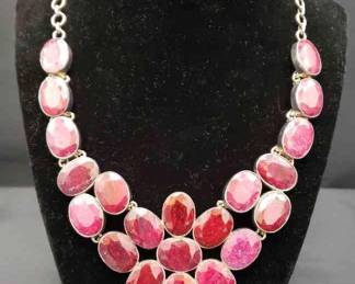 "Holly Jolly Jewels" in Evans, GA. Starts Closing on Sat 12/9 at 8p. Pickup on Mon 12/11 from 11-6p. Please click here to view more photos, descriptions, and current bids:&nbsp;https://ctbids.com/estate-sale/25629