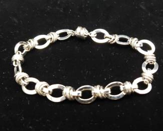 "Holly Jolly Jewels" in Evans, GA. Starts Closing on Sat 12/9 at 8p. Pickup on Mon 12/11 from 11-6p. Please click here to view more photos, descriptions, and current bids:&nbsp;https://ctbids.com/estate-sale/25629