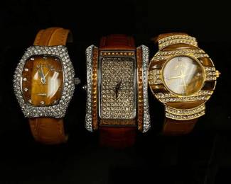 "Holly Jolly Jewels" in Evans, GA. Starts Closing on Sat 12/9 at 8p. Pickup on Mon 12/11 from 11-6p. Please click here to view more photos, descriptions, and current bids:&nbsp;https://ctbids.com/estate-sale/25629