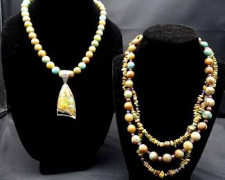 "Holly Jolly Jewels" in Evans, GA. Starts Closing on Sat 12/9 at 8p. Pickup on Mon 12/11 from 11-6p. Please click here to view more photos, descriptions, and current bids:&nbsp;https://ctbids.com/estate-sale/25629