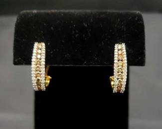 "Holly Jolly Jewels" in Evans, GA. Starts Closing on Sat 12/9 at 8p. Pickup on Mon 12/11 from 11-6p. Please click here to view more photos, descriptions, and current bids:&nbsp;https://ctbids.com/estate-sale/25629