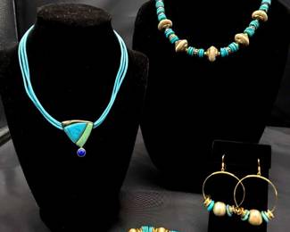 "Holly Jolly Jewels" in Evans, GA. Starts Closing on Sat 12/9 at 8p. Pickup on Mon 12/11 from 11-6p. Please click here to view more photos, descriptions, and current bids:&nbsp;https://ctbids.com/estate-sale/25629