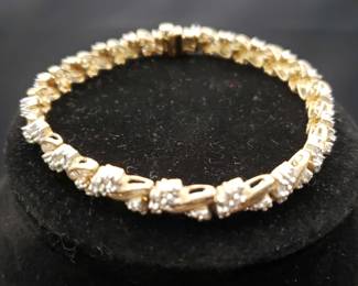 "Holly Jolly Jewels" in Evans, GA. Starts Closing on Sat 12/9 at 8p. Pickup on Mon 12/11 from 11-6p. Please click here to view more photos, descriptions, and current bids:&nbsp;https://ctbids.com/estate-sale/25629