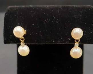 "Holly Jolly Jewels" in Evans, GA. Starts Closing on Sat 12/9 at 8p. Pickup on Mon 12/11 from 11-6p. Please click here to view more photos, descriptions, and current bids:&nbsp;https://ctbids.com/estate-sale/25629