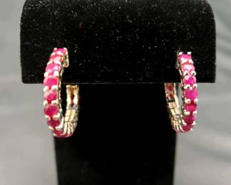 "Holly Jolly Jewels" in Evans, GA. Starts Closing on Sat 12/9 at 8p. Pickup on Mon 12/11 from 11-6p. Please click here to view more photos, descriptions, and current bids:&nbsp;https://ctbids.com/estate-sale/25629