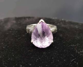 "Holly Jolly Jewels" in Evans, GA. Starts Closing on Sat 12/9 at 8p. Pickup on Mon 12/11 from 11-6p. Please click here to view more photos, descriptions, and current bids:&nbsp;https://ctbids.com/estate-sale/25629