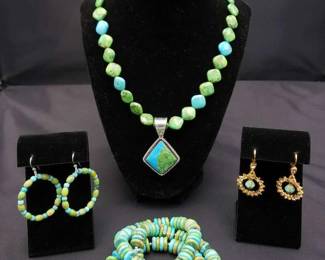 "Holly Jolly Jewels" in Evans, GA. Starts Closing on Sat 12/9 at 8p. Pickup on Mon 12/11 from 11-6p. Please click here to view more photos, descriptions, and current bids:&nbsp;https://ctbids.com/estate-sale/25629