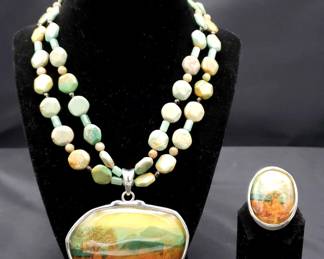 "Holly Jolly Jewels" in Evans, GA. Starts Closing on Sat 12/9 at 8p. Pickup on Mon 12/11 from 11-6p. Please click here to view more photos, descriptions, and current bids:&nbsp;https://ctbids.com/estate-sale/25629