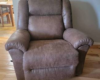 "Williston Wonders " in Williston, SC. Starts Closing on Wed 12/6 at 8p. Pickup: Fri 12/8 from 4-6p. Please click here to view more photos, descriptions, and current bids:&nbsp;https://ctbids.com/estate-sale/25702