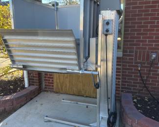 Platform Lift- Installed July 2023
Available for pre-sale!!!!